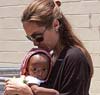 Анджелина Джоли усыновит еще одного ребенка