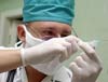 В России изобрели прививку от рака шейки матки, которым ежегодно в стране заболевают 12 тыс. женщин