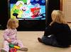 Увлечение телевизором мешает детям концентрироваться
