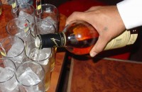 Правительство снова хочет поднять акциз на алкоголь, - СМИ 