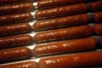 Колбаса и сосиски официально признаны вредными для здоровья 