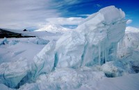 Погодные катаклизмы: из-за жары тают арктические льды 
