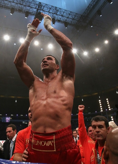 Фото как Кличко побеждает Питера