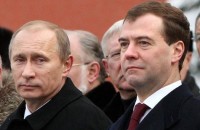 Путин и Медведев разрешили агитировать своими лицами 