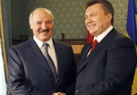 Янукович поздравил Лукашенко с победой на выборах 