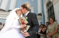 В Киеве подорожают церковные свечи, иконы и обряд венчания 