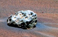 Метеорит принес доказательства внеземного происхождения жизни 
