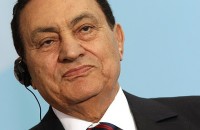 Мубарак и его сыновья получили повестки в суд 
