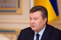 На Запорожье бигборд с Януковичем разрисовали свастикой