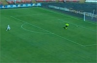 Игрок Волыни забил с центра поля в свои ворота (видео)