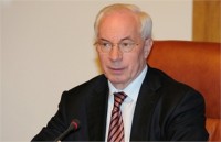 Азаров пригрозил оторвать голову министру здравоохранения