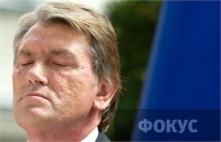 Сторонники Тимошенко под Печерским судом забросали Ющенко яйцами