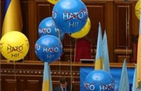 Симоненко напомнил Януковичу о шариках с надписью НАТО – нет! 