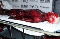 Супермодель Хайди Клум удивила журналистов костюмом мертвеца 