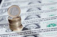 Аналитики не советуют инвестировать в наличные евро