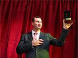 Владимир Кличко продал на аукционе свою олимпийскую медаль за миллион долларов