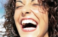 Психологи советуют людям смеяться до 30 минут в день для улучшения здоровья 