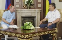 Путин пригласил Януковича в Москву