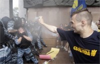 Из Львова в Киев на митинг против закона о языках отправились сто активистов Свободы 
