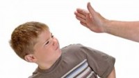 Физические наказания детей наносят вред их здоровью