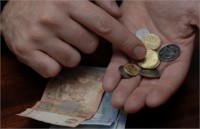 В Украине начала снижаться средняя зарплата 