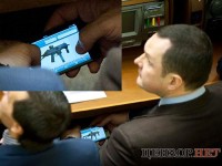 Депутат из Партии регионов на заседании Верховной Рады выбирал себе пистолет-пулемёт