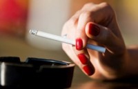 Пассивное курение увеличивает риск развития слабоумия, - ученые 