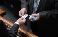 От пяти до восьми лет тюрьмы: Кличко, Яценюк и Тягнибок предлагают сажать за голосование чужой карточкой 
