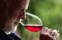 Красное вино помогает сохранить слух - ученые 