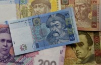  Банки начали массово и без спроса списывать деньги со счетов рядовых украинцев 