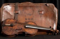 Скрипку, на которой играли во время гибели Титаника, уйдет молотка 
