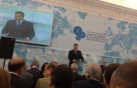 Янукович в Ялте: Украина находится между двумя большими монстрами 