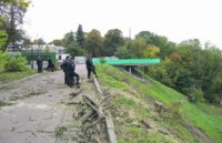 В Киеве на склонах Мариинского парка вырубили деревья 