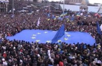 Майдан обносят колючей проволокой от Беркута и провокаторов 