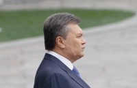 Янукович отстранил от должностей Попова и Сивковича 