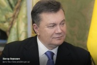 Януковича хочуть позбавити повноважень через суд