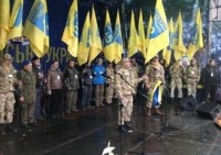 Луценко призвал записываться в отряды самообороны и прекратить переговоры с Януковичем 