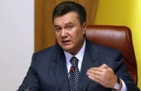 Янукович не будет менять Конституцию до визита в РФ 