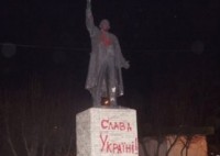 В России на памятнике Ленину написали Слава Україні! 