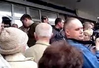 В Луганске террористы захватили прокуратуру и областную ТРК